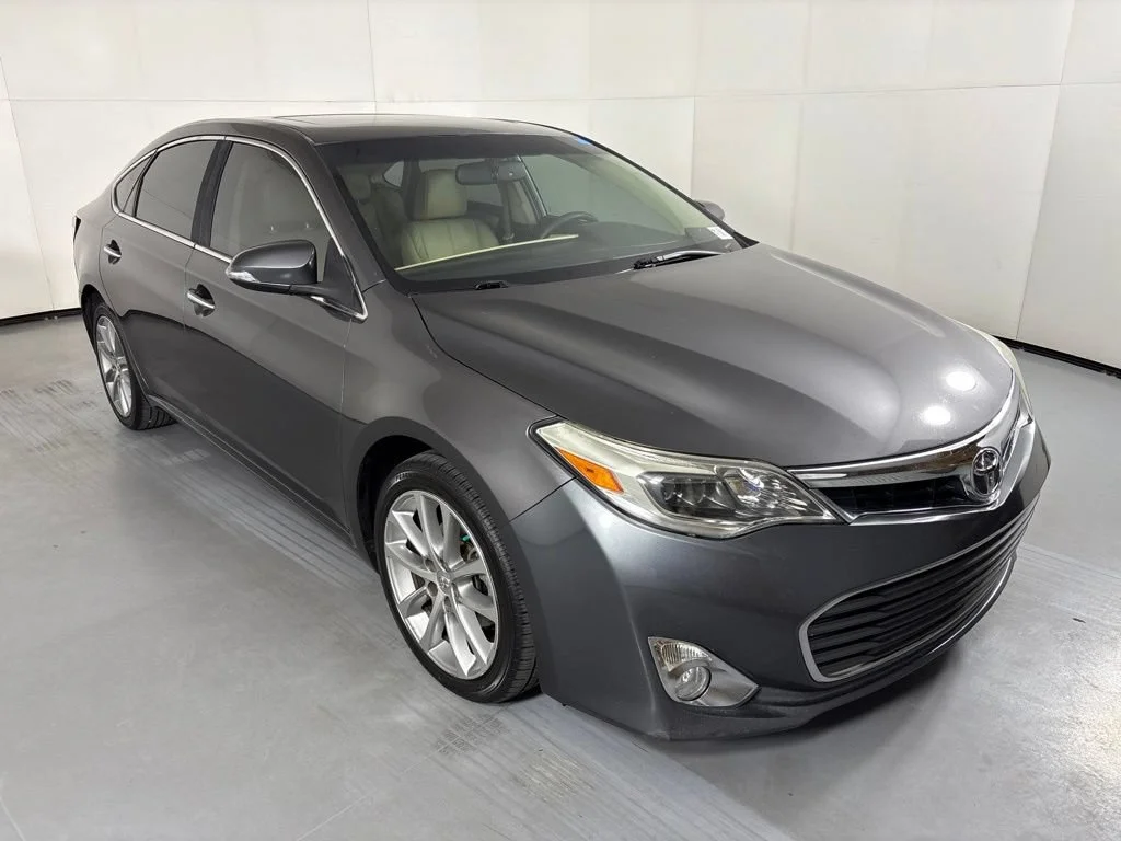 Used 2015 Gray Toyota XLE Touring image 2