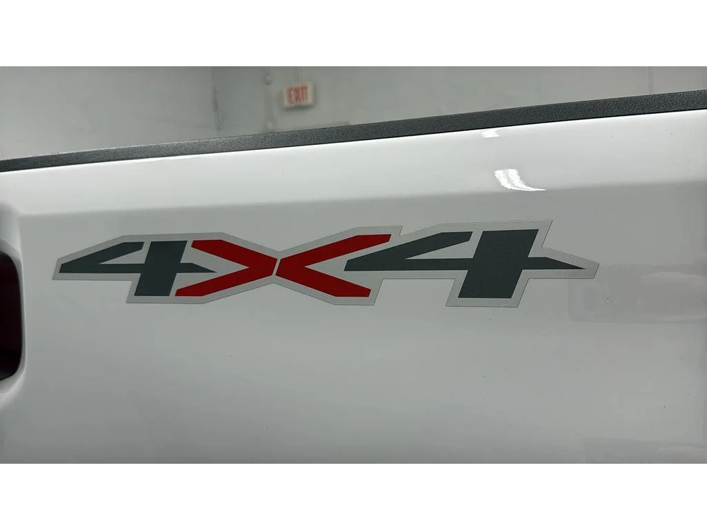 Used 2025 Summit White Chevrolet LT image 4