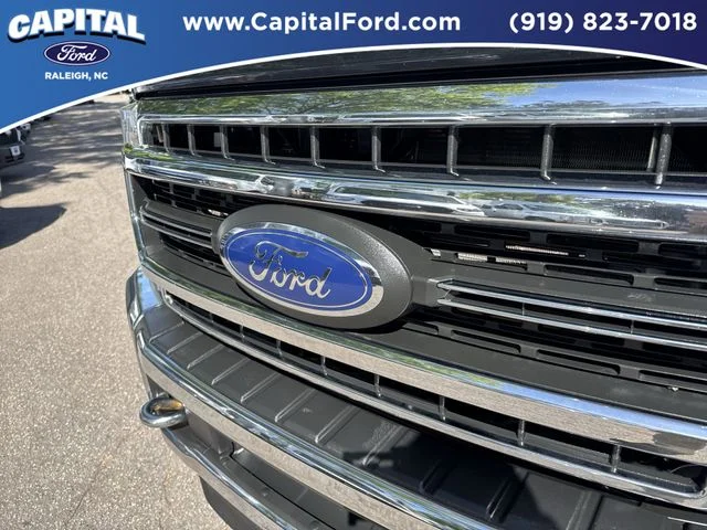 Used 2020 Black Ford Lariat image 10