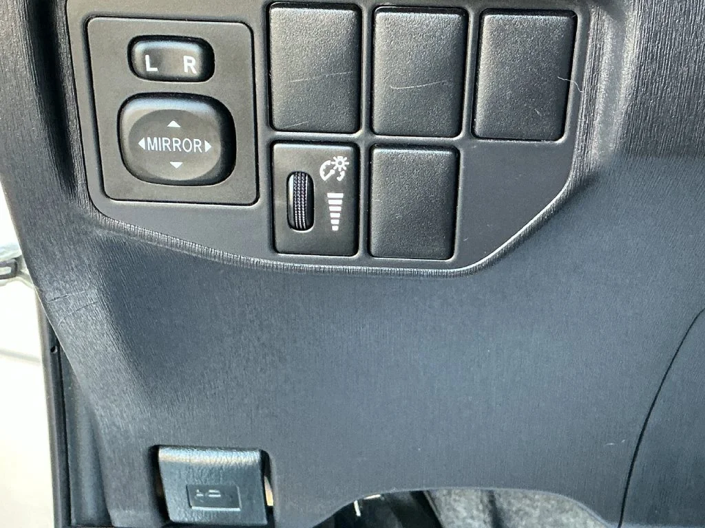 Used 2015 Silver Toyota Three image 25