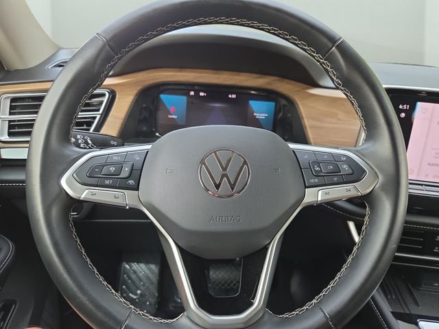 Used 2025 Pure White Volkswagen 2.0T SE w/Technology image 21