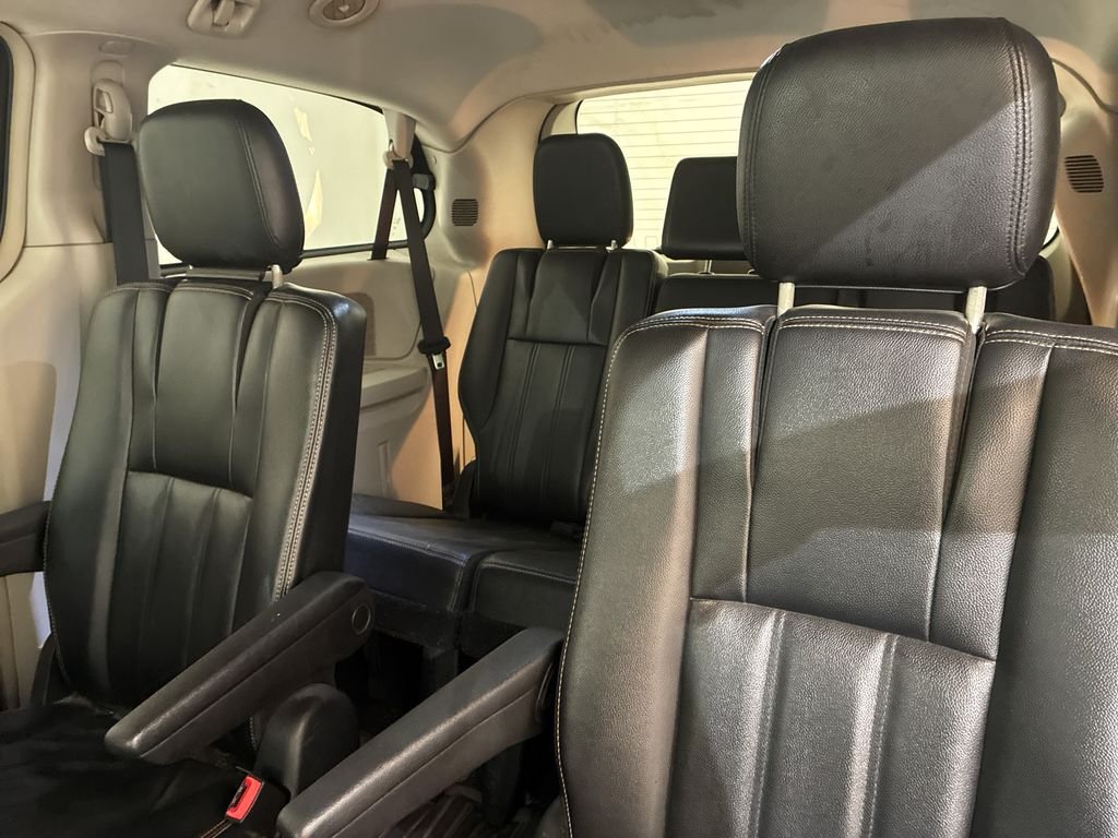 Used 2014 Black Chrysler Touring image 9