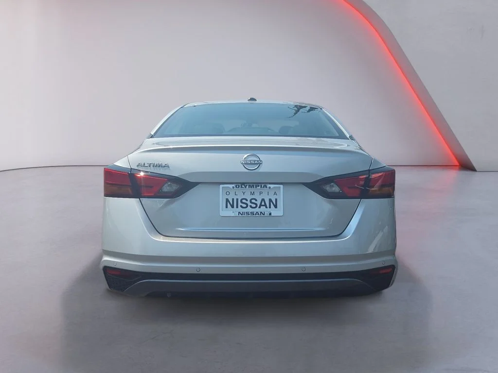 New 2026 Silver Nissan 2.5 SV image 4