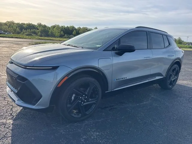 2025 Chevrolet Equinox EV RS FWD's photo