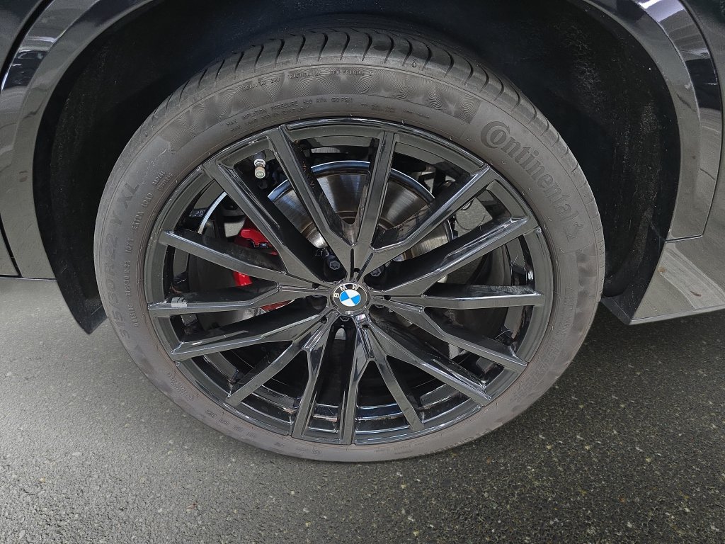 Used 2024 Black Sapphire Metallic BMW sDrive40i image 32