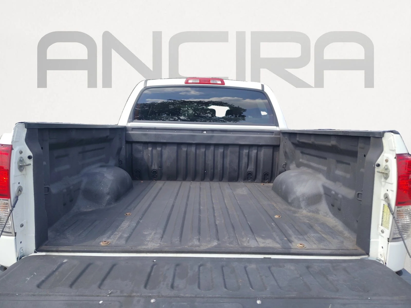 Used 2013 Super White Toyota Grade image 13