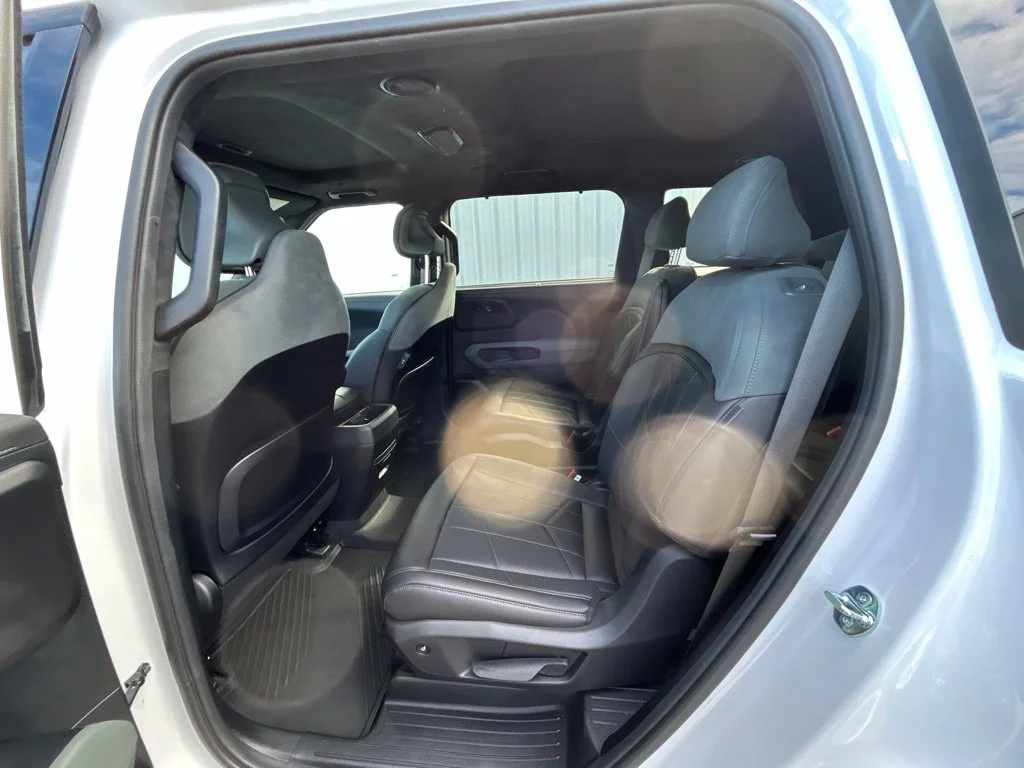 Used 2027 White Kia  image 16