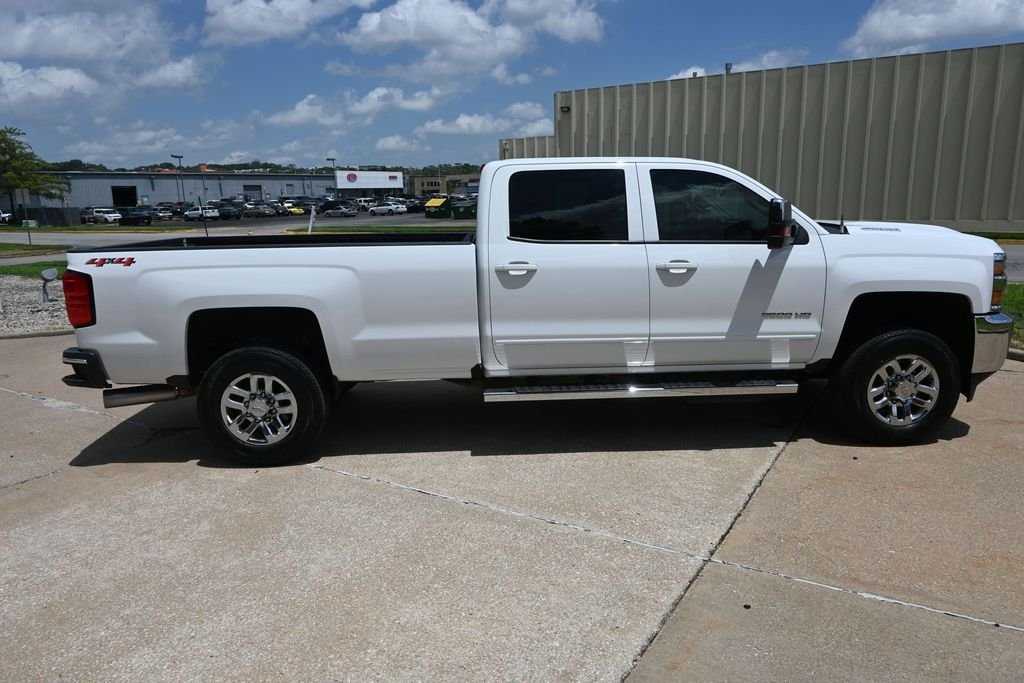 Used 2019 Summit White Chevrolet LT image 9
