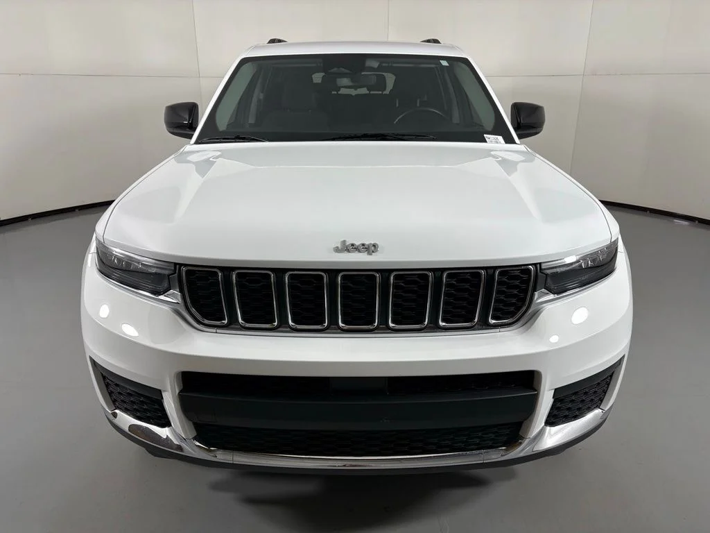 Used 2022 White Jeep Laredo image 3