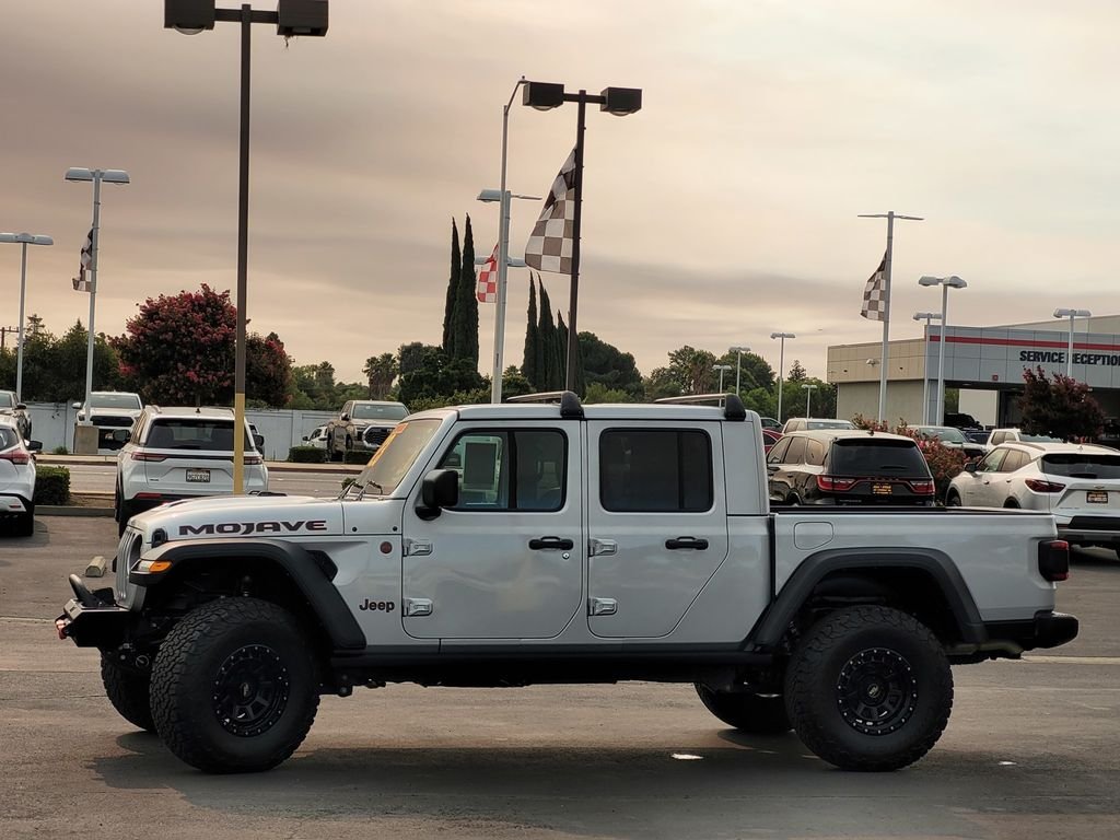 Used 2023 Silver Jeep Mojave image 7