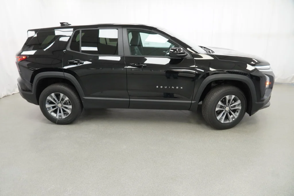 New 2027 Mosaic Black Metallic Chevrolet LT image 13