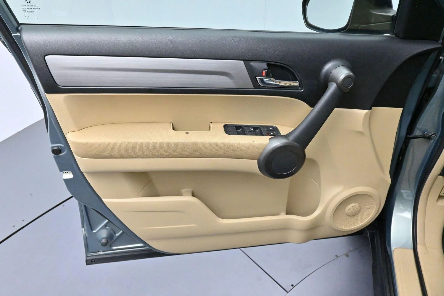 Used 2011 Opal Sage Metallic Honda SE image 10