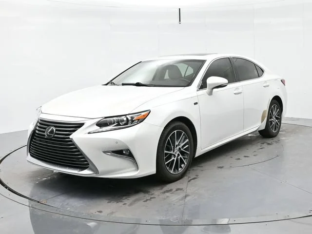 Used 2016 Eminent White Pea Lexus 4DR SDN image 3