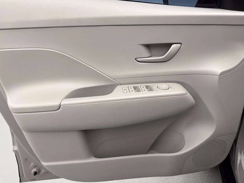 2024 Hyundai Kona SEL SUV Slide 15