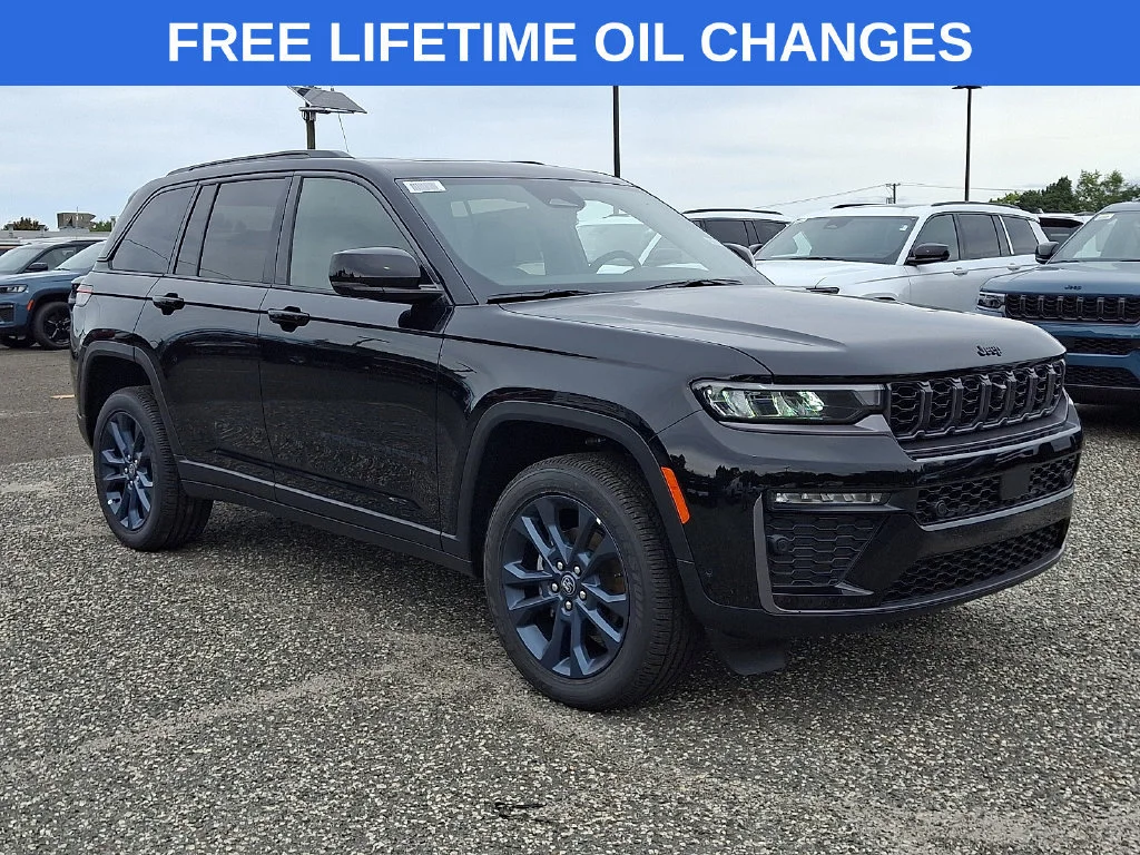 New 2026 Diamond Black Crystal Pearl-Coat Exterior Paint Jeep 85th Anniversary Edition image 1