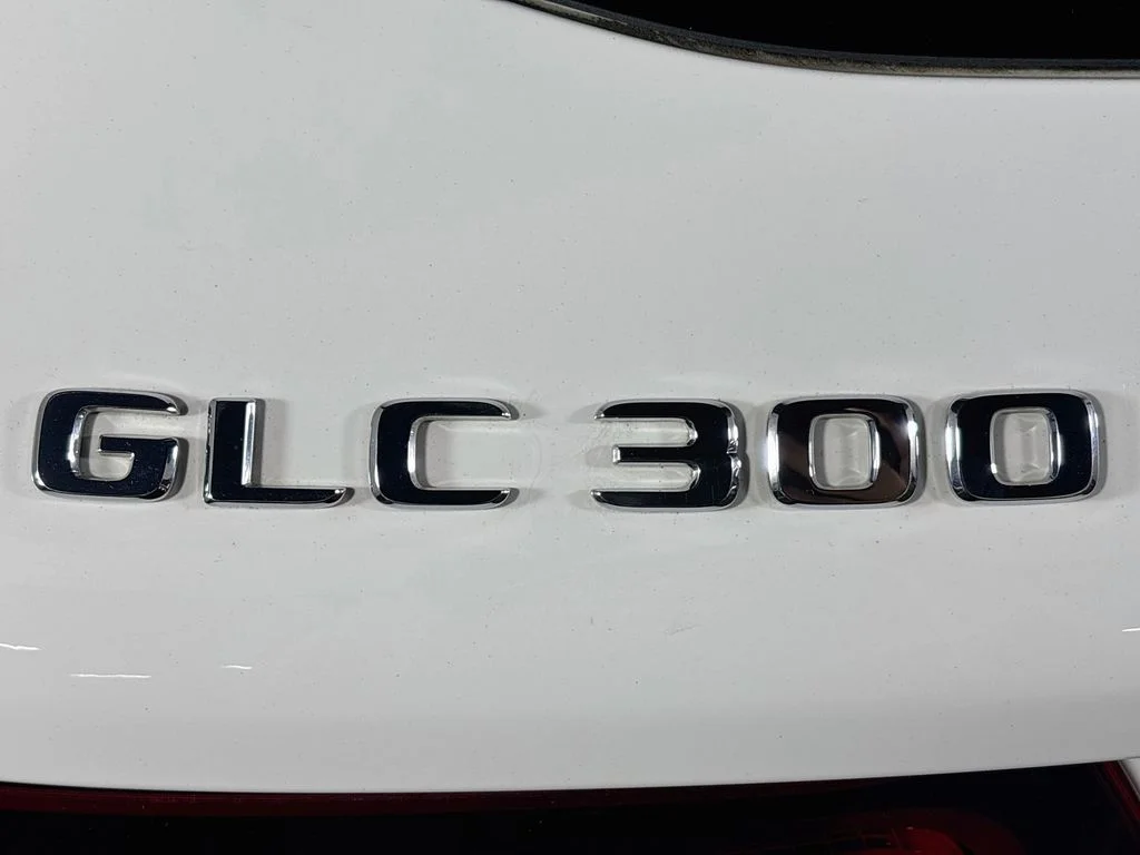 Used 2022 White Mercedes-Benz GLC 300 image 25