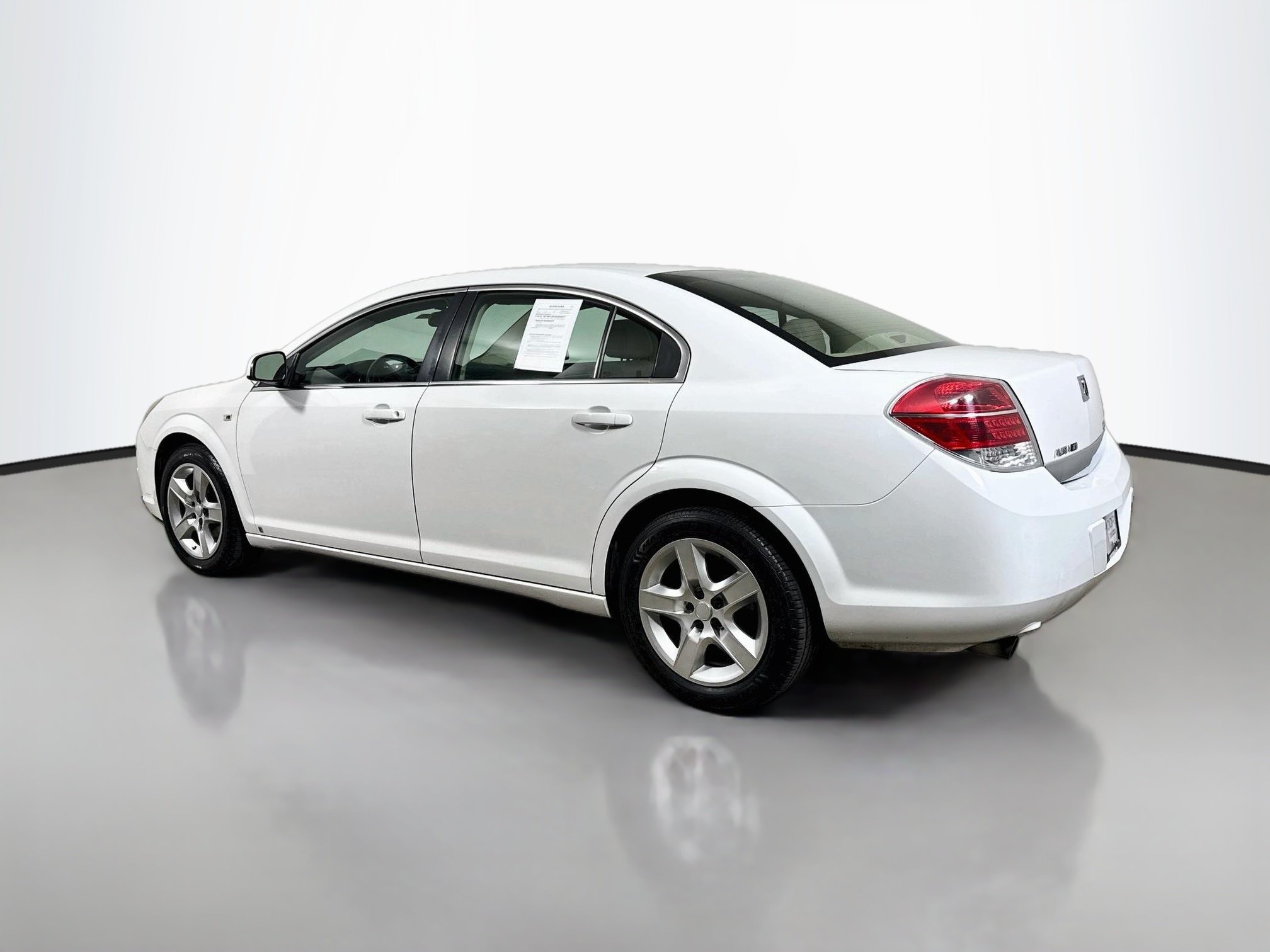 Used 2009 Polar White Saturn XE image 5