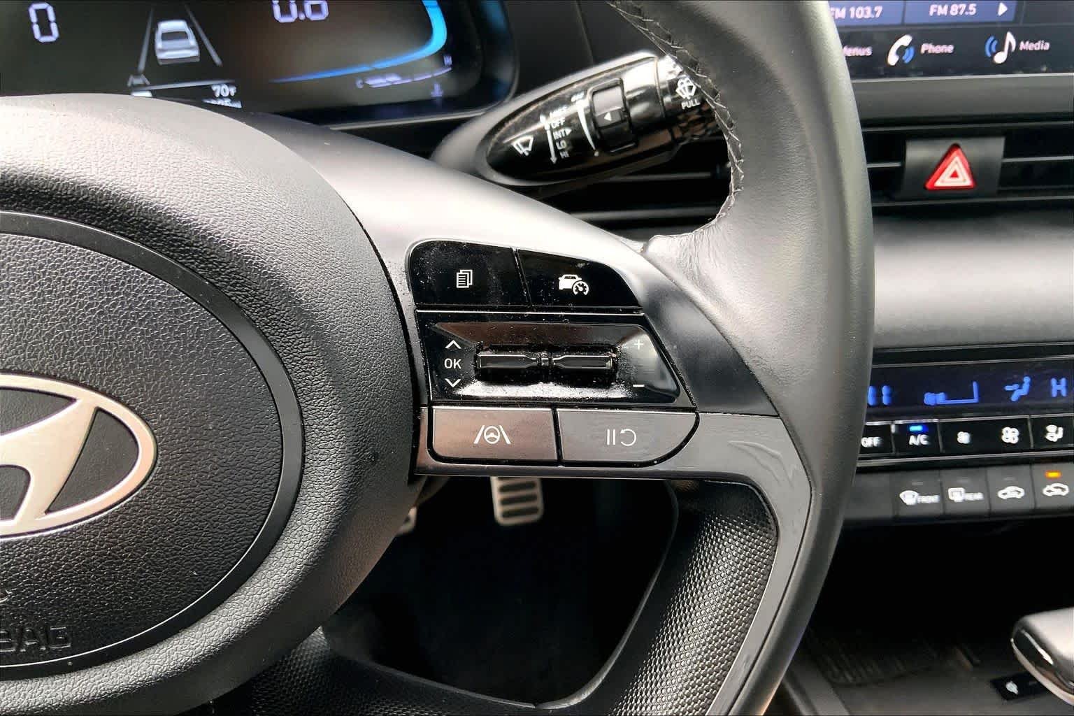 2025 Hyundai Elantra SEL - Photo 25