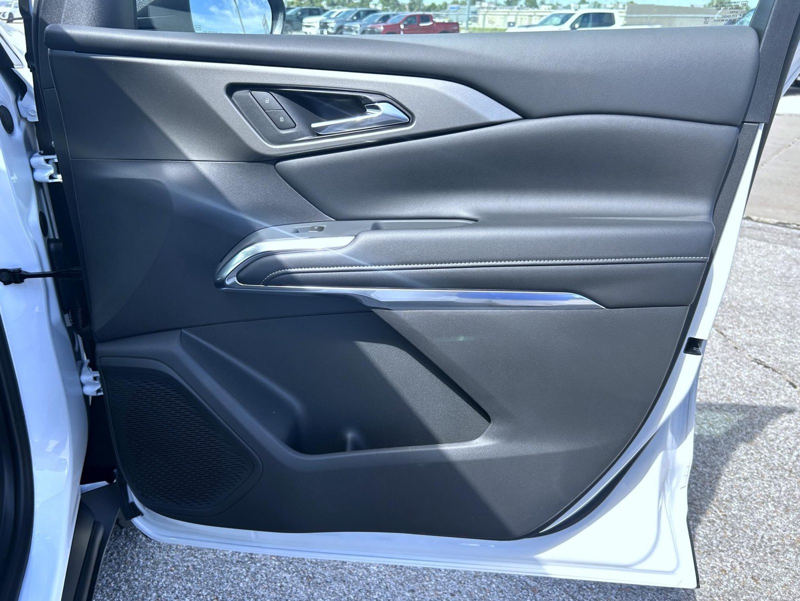 New 2027 Summit White Chevrolet LT image 15