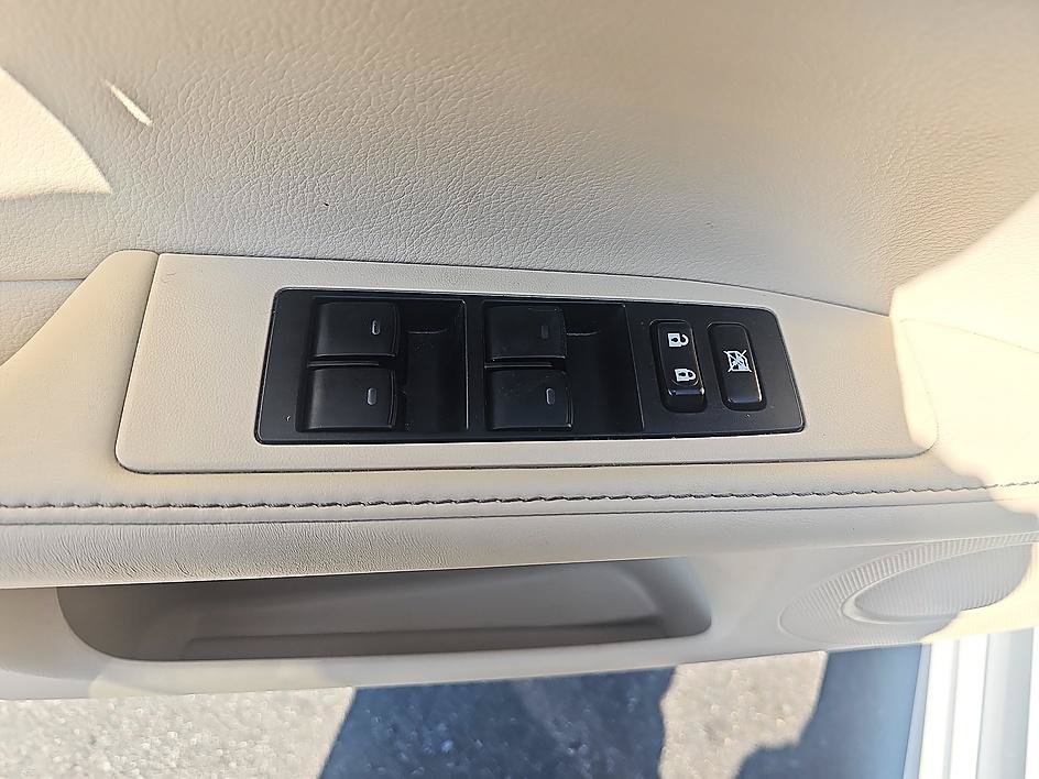 Used 2015 Starfire Pearl Lexus Hybrid image 12