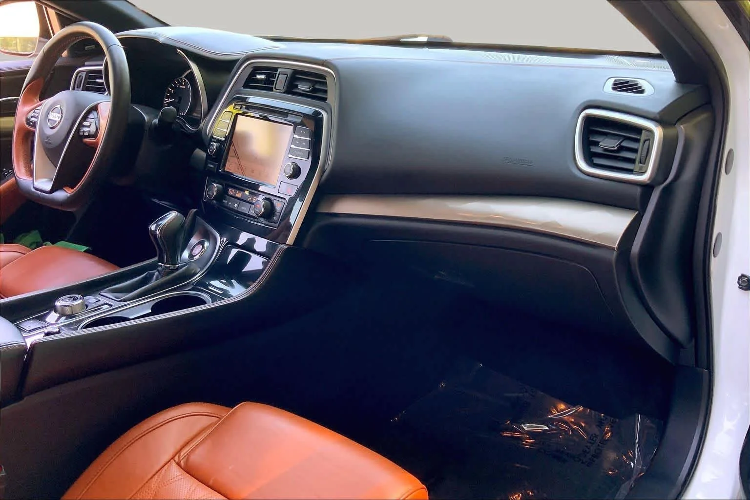 Used 2019 Pearl White Tricoat Nissan Platinum image 18