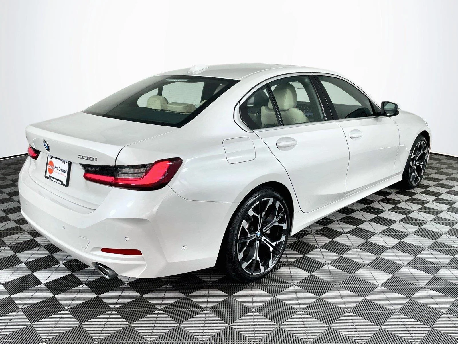 Used 2025 Mineral White Metallic BMW 330i xDrive image 9
