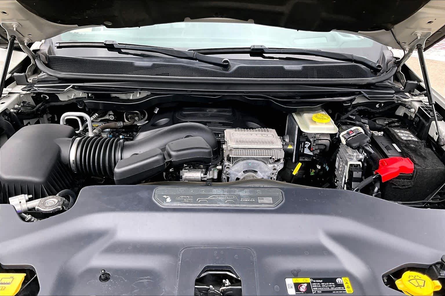 Used 2022 Luxury White Pearlcoat Jeep Series II image 30