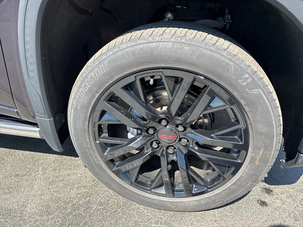 Used 2022 Silver GMC Denali image 9