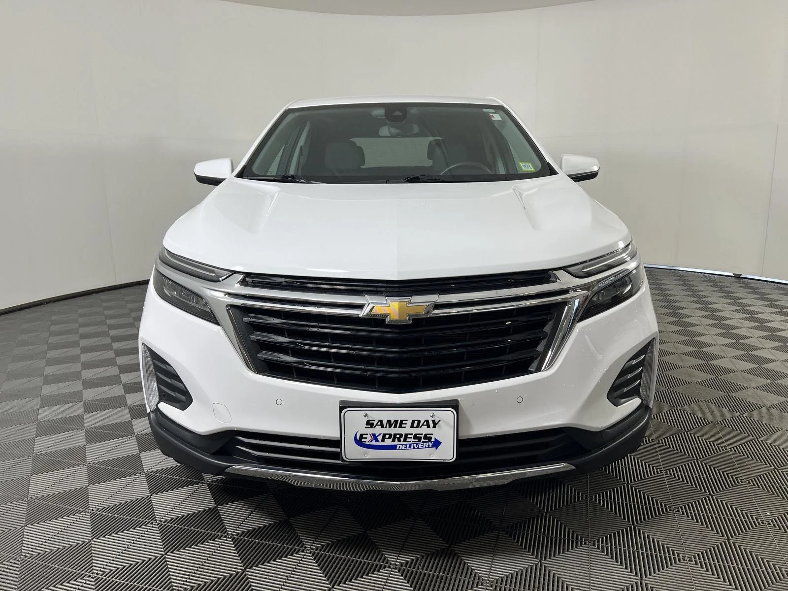 Used 2024 Summit White Chevrolet LT image 24