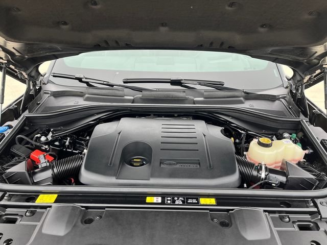 Used 2025  Land Rover SE image 19