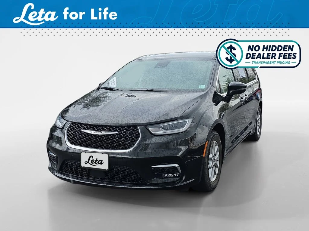 2023 Chrysler Pacifica Touring L's photo