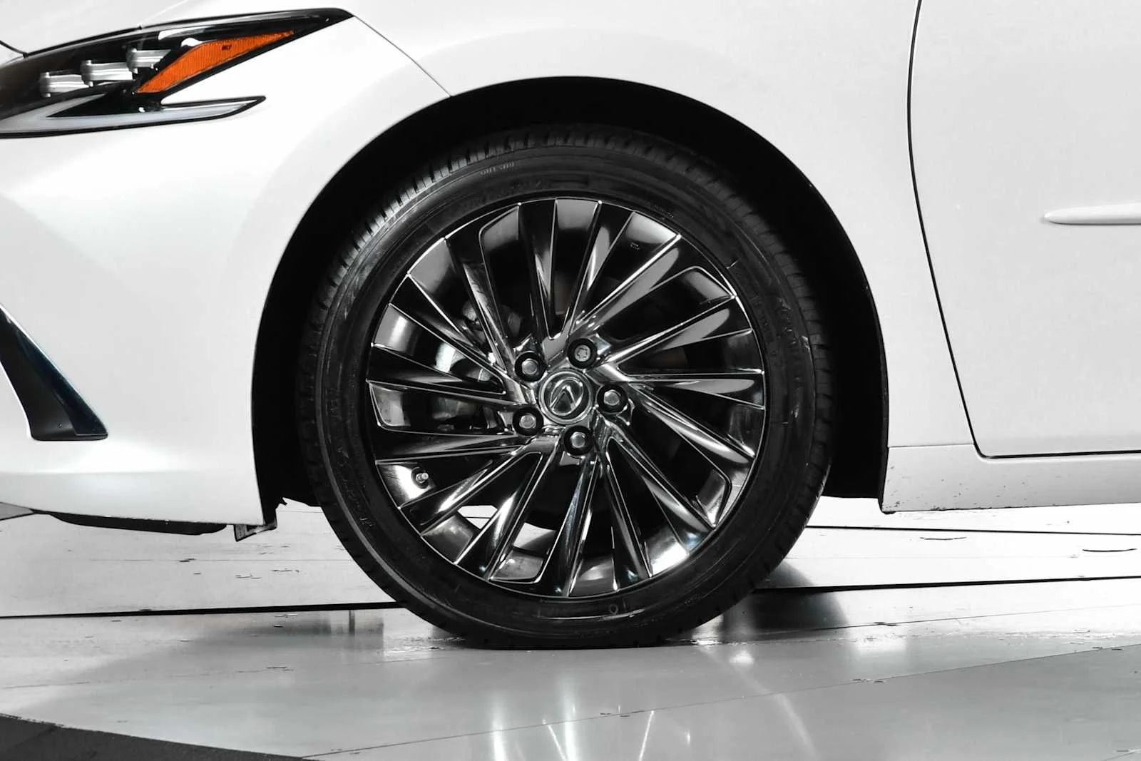 Certified Used 2024 EMINENT WHITE PEARL Lexus Ultra Luxury image 12