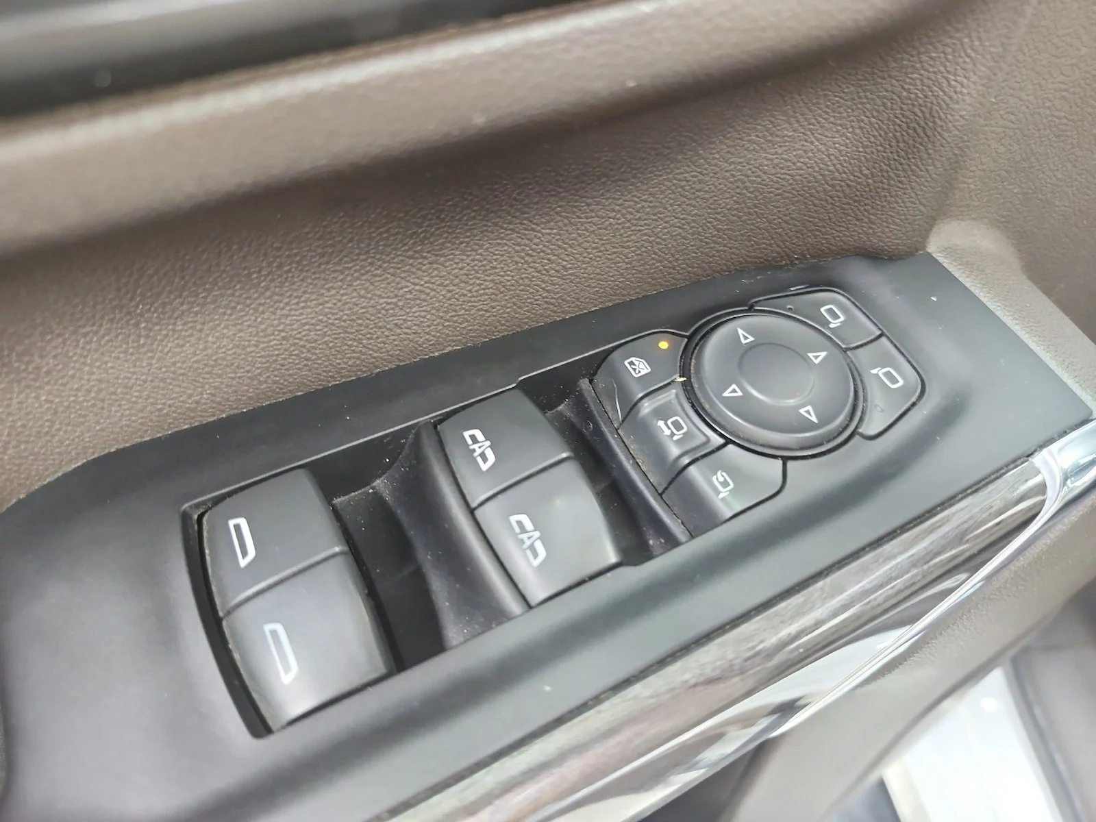 Used 2023 White Chevrolet LTZ image 34