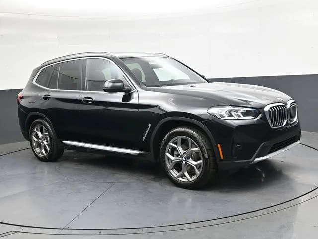 Used 2023 Black BMW xDrive30i image 2