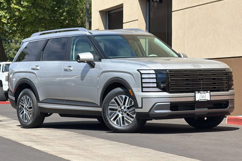 New 2026 Silver Hyundai SEL Premium image 2