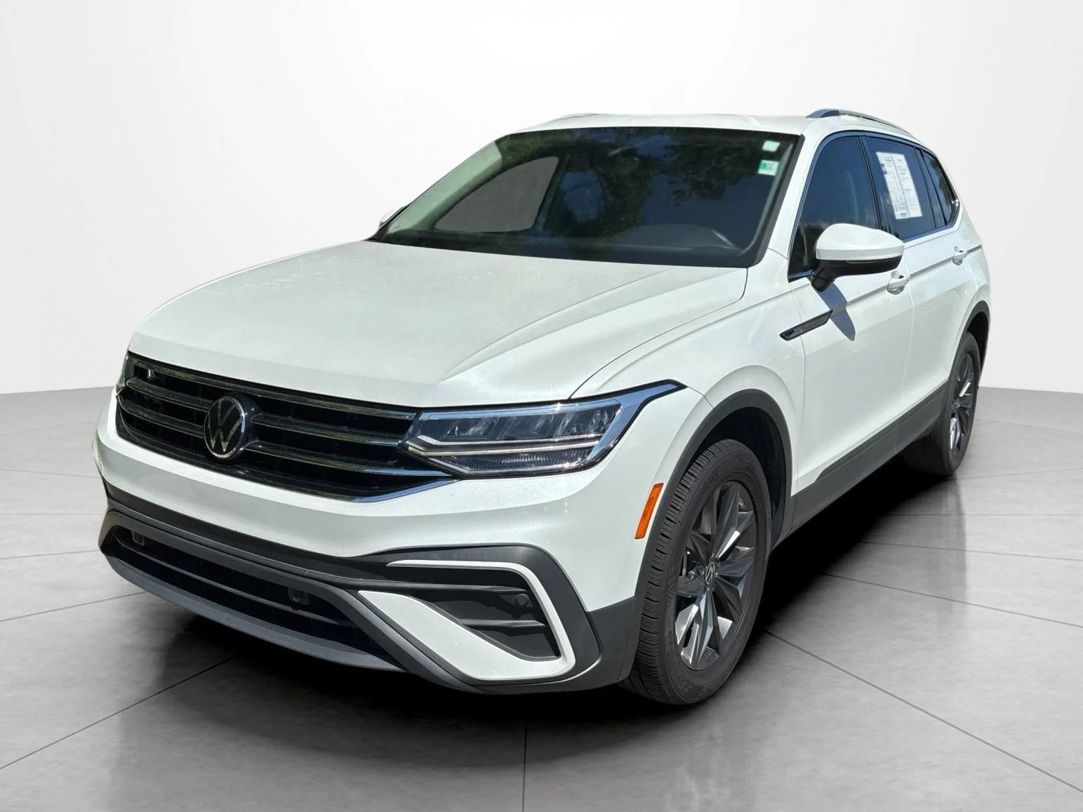 Certified Used 2023 Opal White Pearl Volkswagen SE image 1