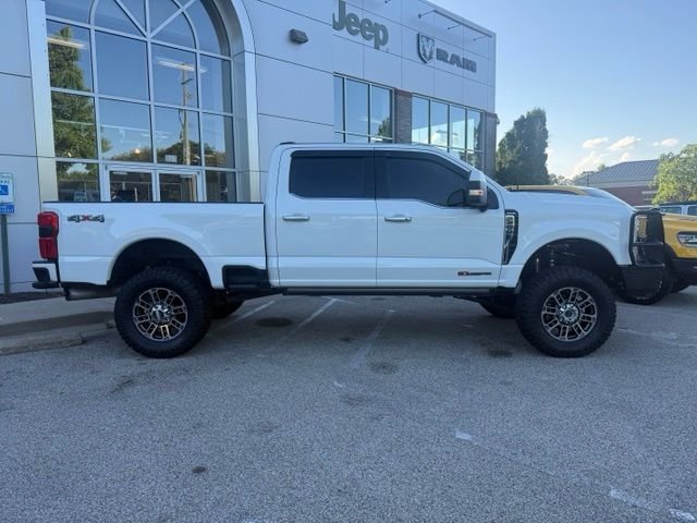 Used 2023  Ford Limited image 8