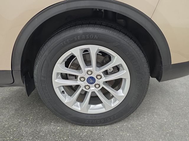 Used 2020 Gold Ford SE image 30