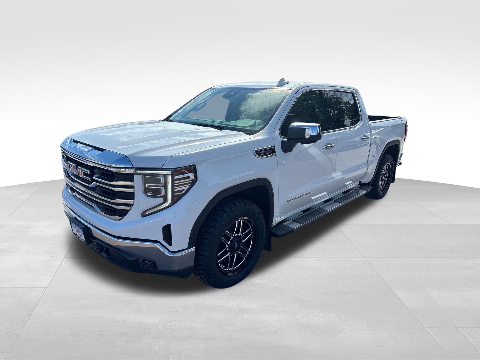 Used 2023 Summit White GMC SLT image 2