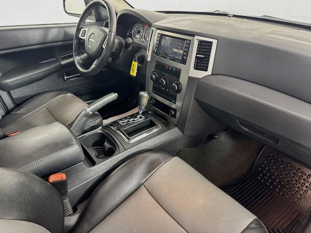 Used 2010 Light Graystone Pearlcoat Jeep Laredo image 35