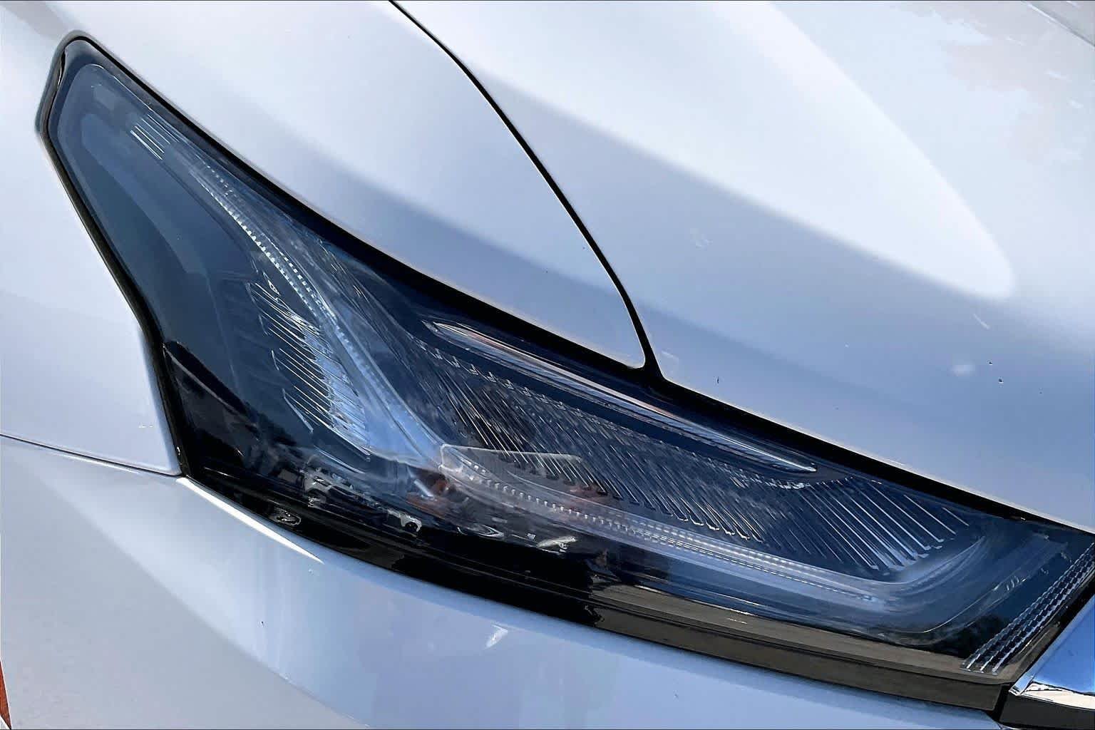 Used 2023 Summit White Chevrolet LT Cloth image 24