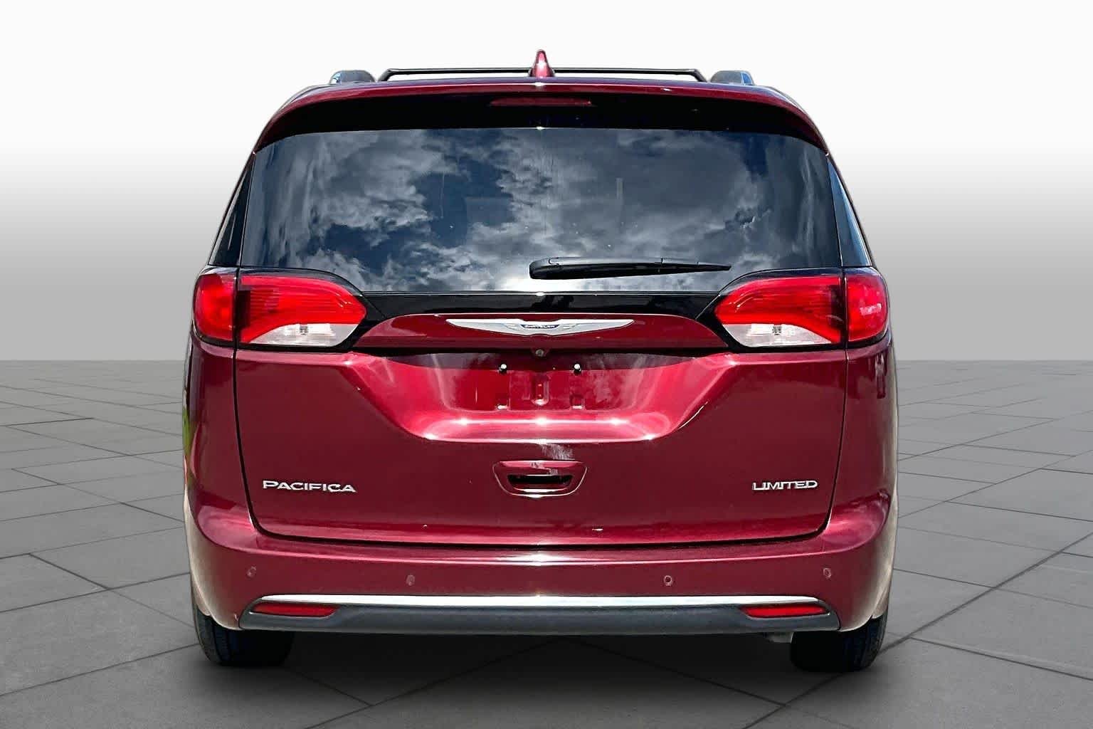 Used 2018 Velvet Red Pearlcoat Chrysler Limited image 5
