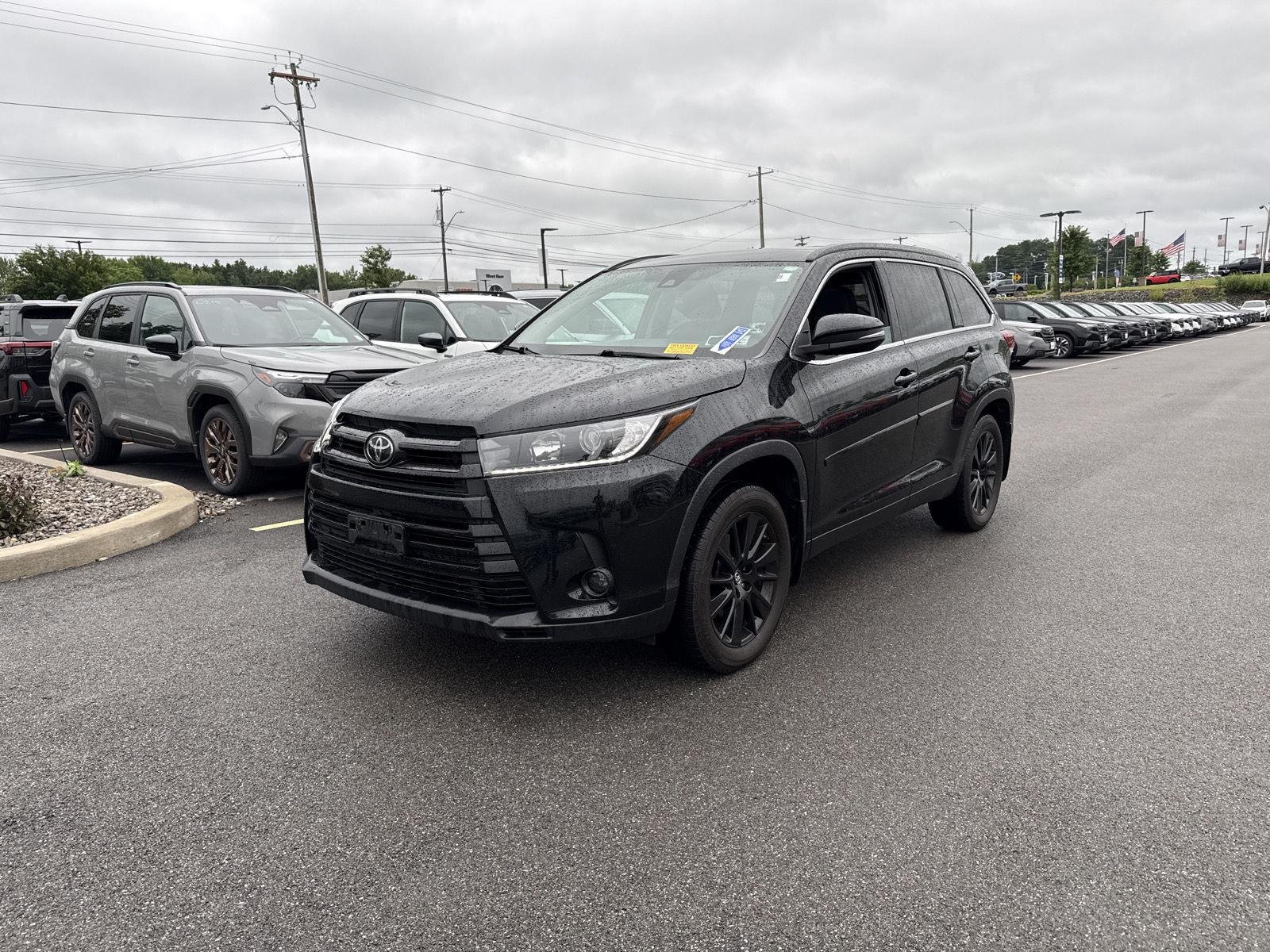 Used 2019 Midnight Black Metallic Toyota SE image 6