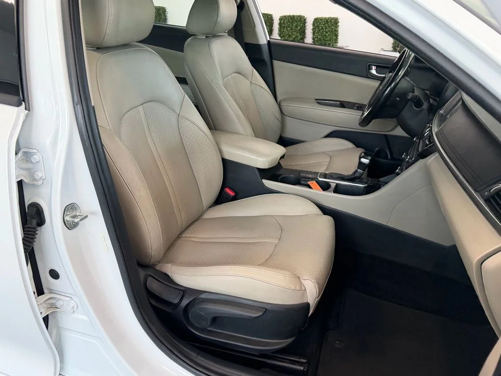 Used 2018 White Kia EX image 17
