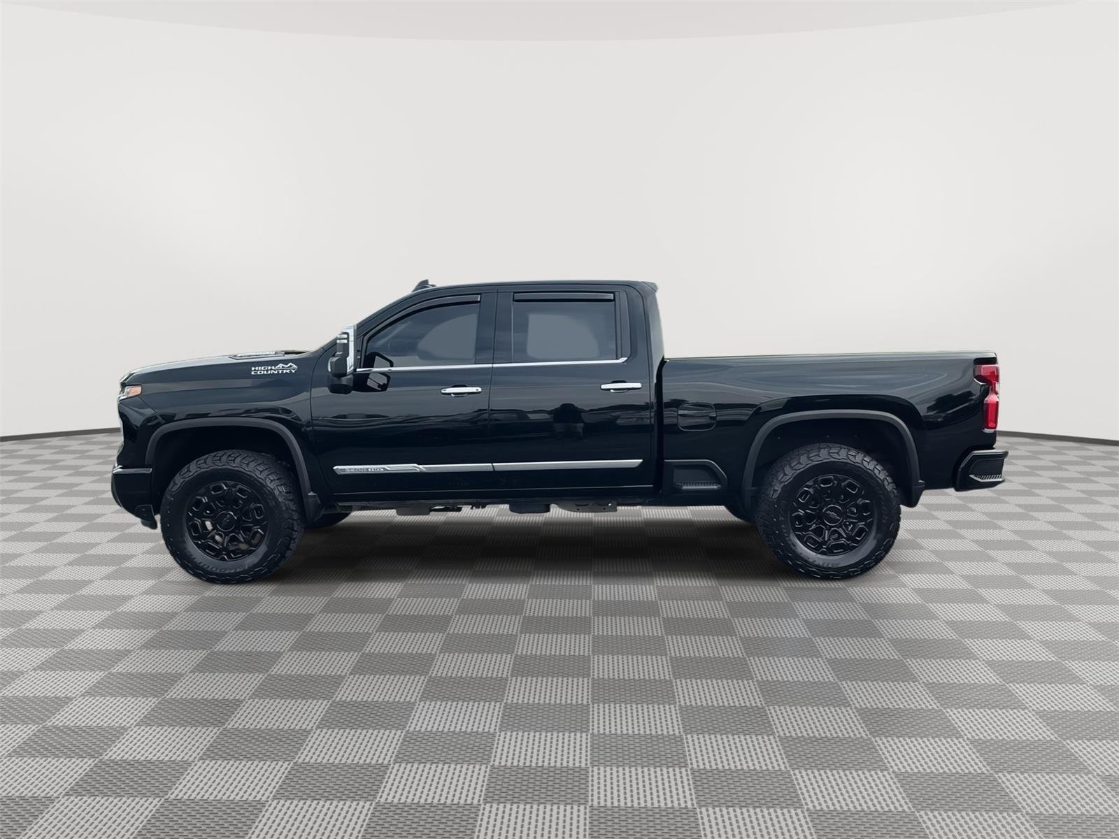 Used 2024 Black Chevrolet High Country image 23