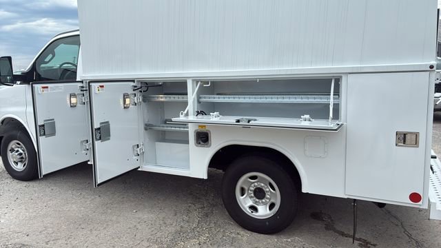 New 2025 Summit White Chevrolet 1WT image 5