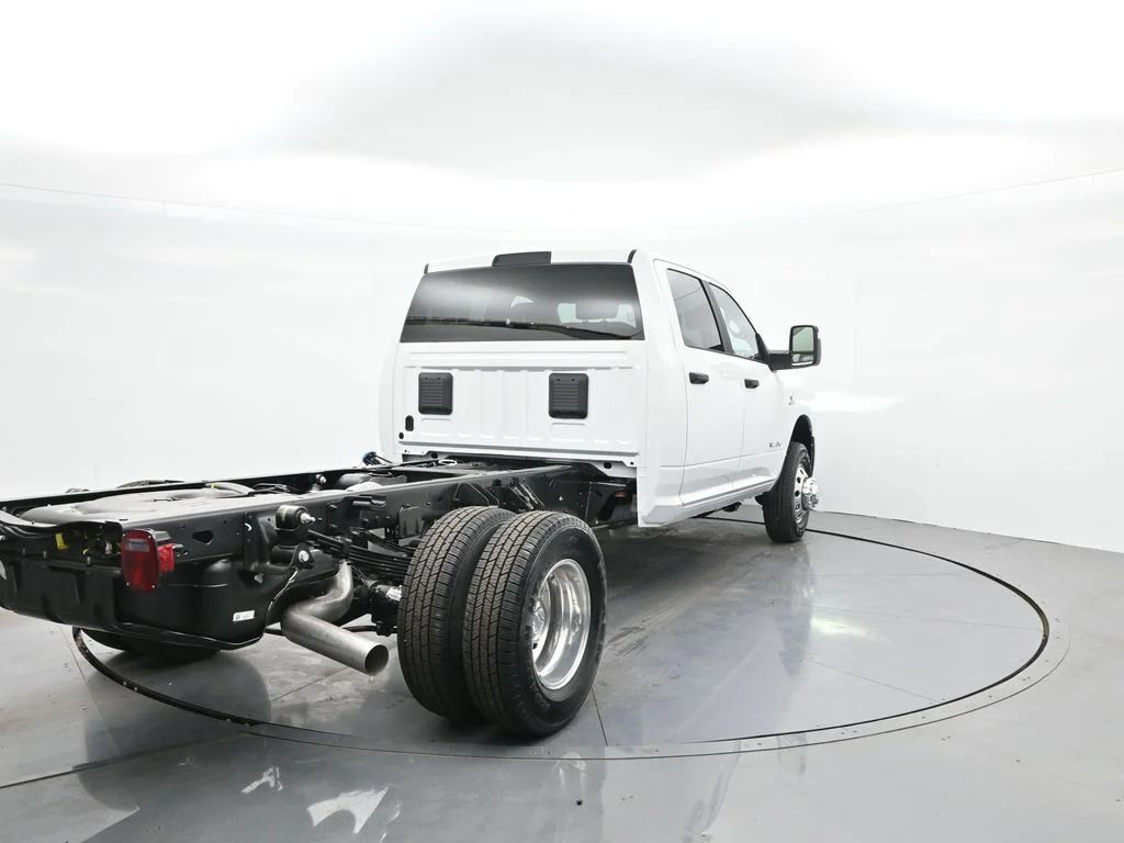New 2026 Bright White Clear-Coat Exterior Paint RAM Tradesman image 7
