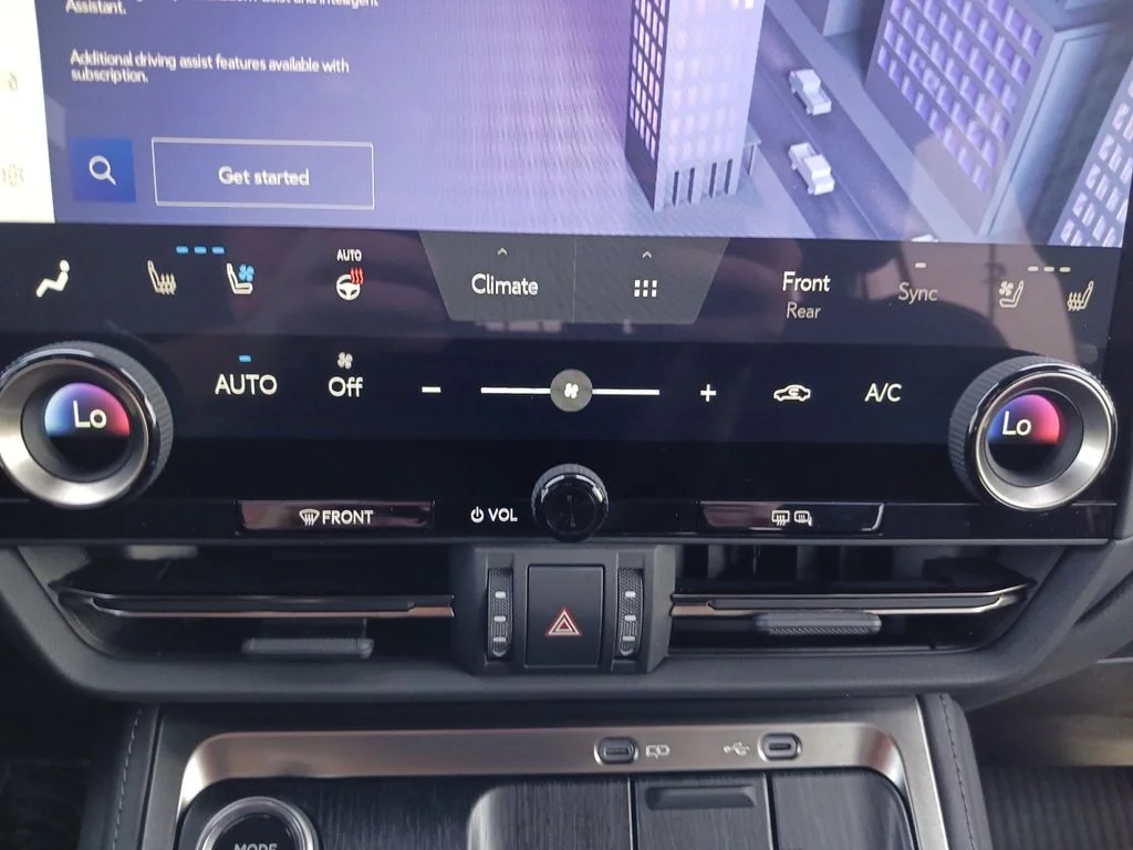 Used 2025  Lexus 550 Luxury image 25