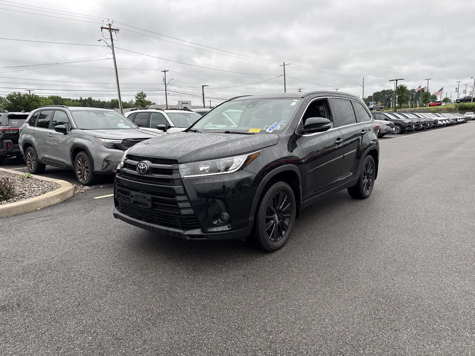 Used 2019 Midnight Black Metallic Toyota SE image 6
