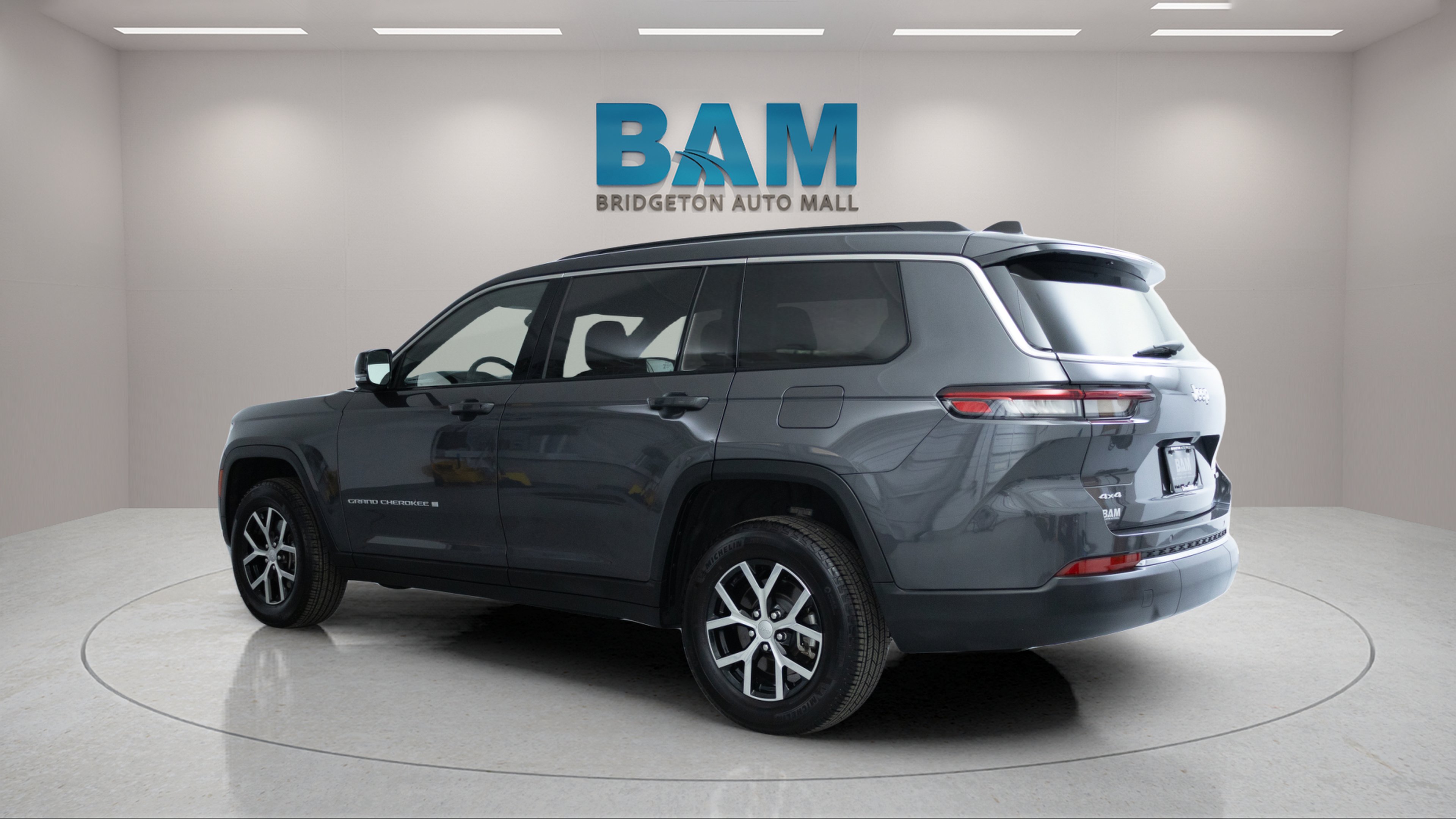 Used 2024 Baltic Gray Metallic Clearcoat Jeep Limited image 5